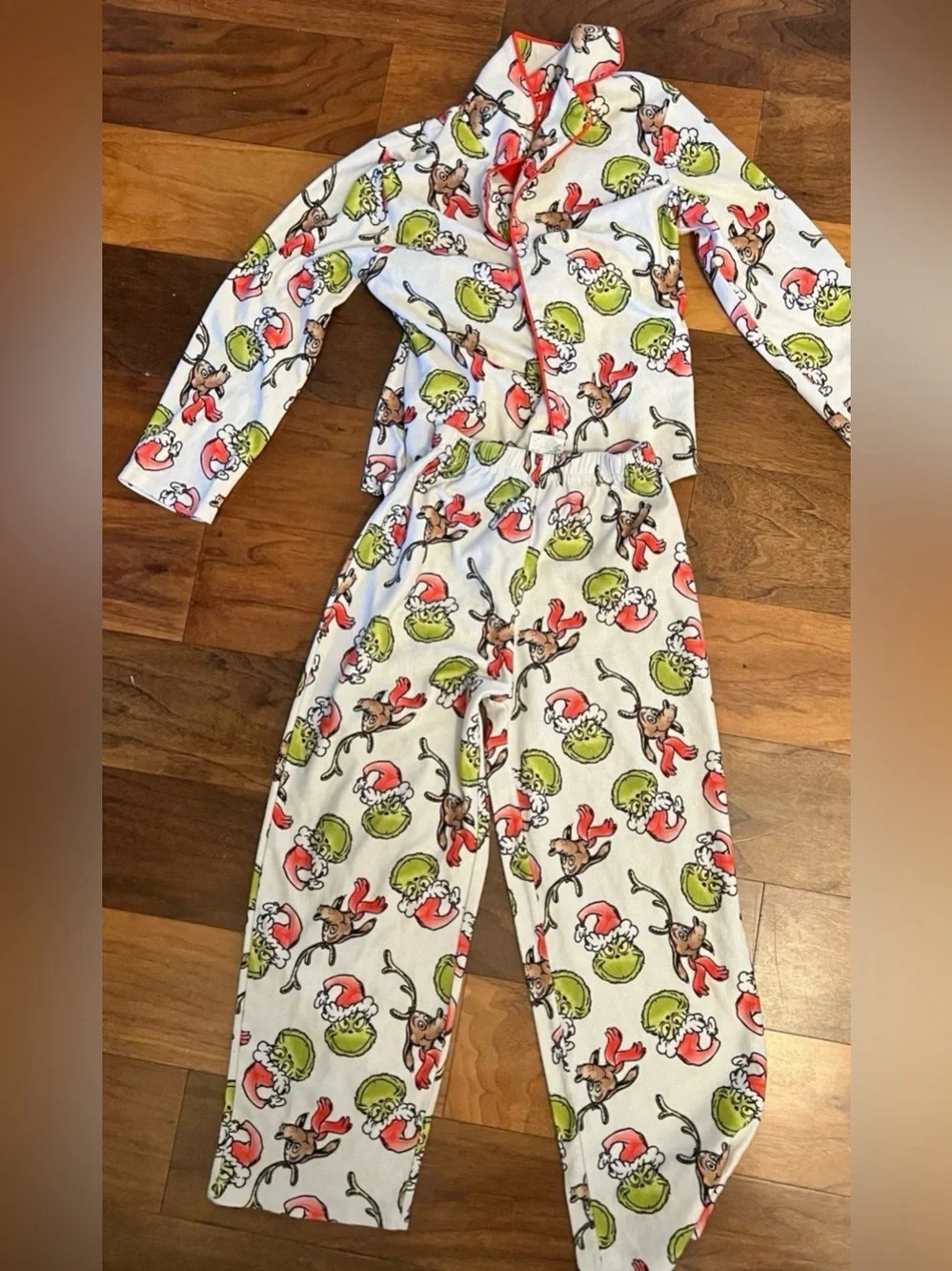 Kids' White Holiday Character Pajama Set with Green and Red Accents